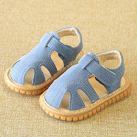 Sandale Bébé Antidérapante et Souple sur fond beige