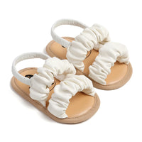 Sandale Bébé Confortable et Antidérapante sur fond blanc