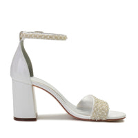 Sandale Femme Mariage avec Perles sur les Lanières sur fond blanc