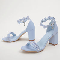 Sandale Femme Mariage à Talon et Luxueuse sur fond gris