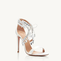Sandale Femme Mariage avec Talons Hauts Fins et Faux Diamants sur fond gris