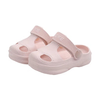 Sandale Fille Souple avec Lanière Amovible sur fond blanc