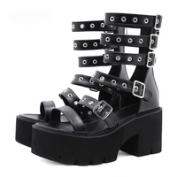 Sandale Gladiator Style Plateforme à Talon sur fond blanc