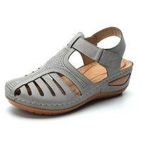 Sandale Orthopédique Femme Compensée et Ouverte sur fond blanc