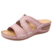 Sandale Orthopédique Femme Compensée Style Vintage sur fond blanc