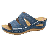 Sandale Orthopédique Femme Ouverte et Tendance sur fond blanc