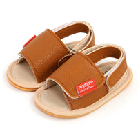 Sandale de Plage Bébé Souple en Simili Cuir sur fond blanc