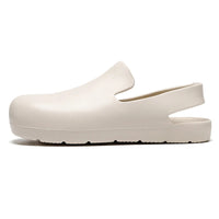 Sandale Sabot Femme Souple et Minimaliste sur fond blanc