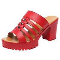 Sandale Sabot Femme Style Plateforme avec Talon Carré sur fond blanc