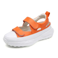 Sandale Sport Femme Légère avec Semelle Épaisse sur fond blanc
