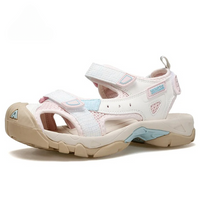 Sandale Sport Femme à Scratch et Résistante à l'Eau sur fond blanc