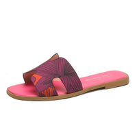 Sandale Style Tong à Design Floral sur fond blanc
