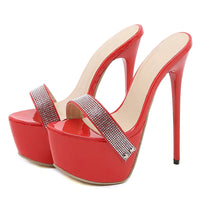Sandale Talon Haut Femme avec Strass sur la Lanière sur fond blanc