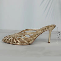 Sandales À Talon Dorées Avec Brides Croisées Élégantes