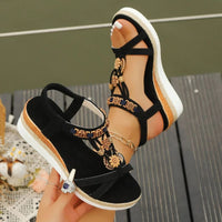 Sandale Compensée Femme À Détails Dorés Élégante