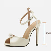 Sandales Femme Chic En Satin Avec Détail Perle Raffiné