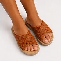 Sandale Fille Style Tong avec Lanières Tressées et Croisées