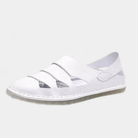 Sandale homme blanche à brides croisées, avec bout ouvert, bride arrière et semelle blanche légèrement beige.
