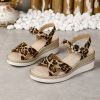Sandale Leopard à Talon Compensé avec Fermeture à Boucle
