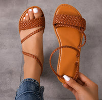 Sandale Style Tong avec Lanières et Petit Talon