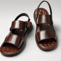 Sandale Cuir Homme Respirante et Antidérapante marron, avec doubles brides larges, bride arrière réglable, semelle ergonomique antidérapante et design confortable