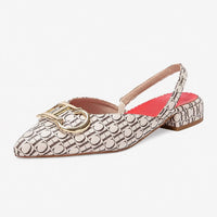 Sandale Femme Confortable à Imprimé Moderne et Style Raffiné beige avec motifs graphiques, boucle dorée décorative, bout pointu, bride arrière et petit talon carré pour un style chic et élégant.
