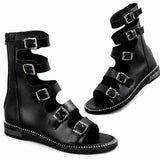 Sandale Gladiator Noire avec Multiples Fermetures à Boucle, montante à brides multiples, fermetures à boucles métalliques, fermeture zippée arrière, semelle plate confortable et design audacieux
