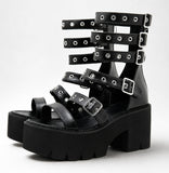 Sandale Gladiator Style Plateforme à Talon noire, avec multiples brides réglables à boucles, semelle plateforme épaisse crantée et design audacieux