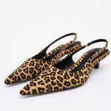 Sandale Leopard Pointue à Talon Bas et Fin, imprimé léopard marron et noir, bout pointu, bride arrière ouverte, petit talon fin et design élégant