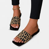 Sandale Leopard Élégante Style Tong, imprimé léopard marron et noir, large bride, bout carré, semelle plate confortable et design tendance