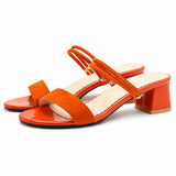 Sandale Orange avec Talon et Lanières avec large bride avant, fines lanières de maintien, talon carré confortable, bout ouvert et design élégant pour les tenues estivales et les occasions habillées.