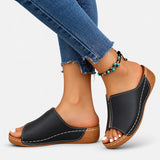 Sandale Orthopédique Femme Design et Classe noire, à bout ouvert, semelle compensée confortable et conception ergonomique.