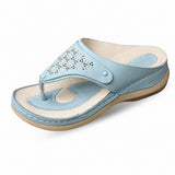 Sandale Orthopédique Femme Style Tong Décontractée bleu clair, avec bride entre-doigts ajourée, semelle ergonomique confortable et design léger pour un usage quotidien