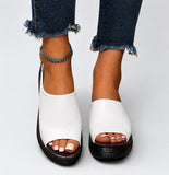 Sandale Orthopédique Femme avec Bout Ouvert blanche, à large bride couvrante, semelle ergonomique compensée noire, design confortable pour un usage quotidien et bout ouvert