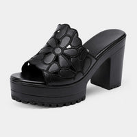 Sandale Sabot Femme avec Motif Floral sur la Lanière noire, à bride ajourée ornée d'une grande fleur, plateforme épaisse, talon bloc haut et design élégant