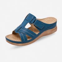 Sandale Scratch Femme Bleue de Style Rétro avec double fermeture à scratch réglable, semelle compensée confortable, bout ouvert et design ergonomique pour un usage quotidien.