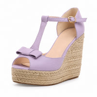 Sandale Talon Compensée Violette avec Lanière en T avec nœud décoratif à l’avant, bride réglable à la cheville, bout ouvert, plateforme et talon compensé effet corde pour un style estival élégant.