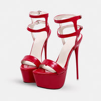 Sandale Talon Haut Femme Ouverte en Simili Cuir rouge avec finition brillante, brides multiples à la cheville, plateforme épaisse, bout ouvert et talon aiguille très haut pour un style glamour et élégant.