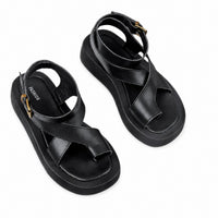 Sandale Talon Plateforme Élégante en Cuir Noir avec brides croisées, bride réglable à la cheville, semelle plateforme épaisse et design moderne pour un style chic et confortable.