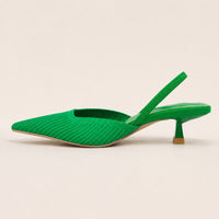 Sandale Verte et Élégante avec Talon avec bout pointu, finition texturée, bride arrière fine, petit talon élégant et design raffiné pour les soirées et occasions spéciales.