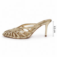 Sandales À Talon Dorées Avec Brides Croisées Élégantes