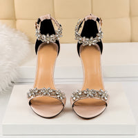 Sandales À Talons Aiguilles Avec Strass Brillants Élégants