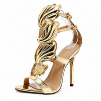 Sandales À Talons Hauts Dorées Avec Détails Ailes Sculptées