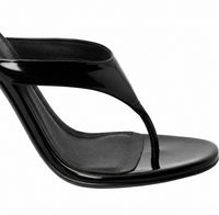 Sandales À Talons Hauts Métallisé Avec Design Moderne