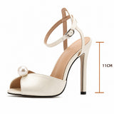 Sandales Femme Chic En Satin Avec Détail Perle Raffiné