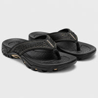 Sandales Décontractées Homme Avec Bride Respirante noires de style tong avec bride respirante perforée, semelle ergonomique antidérapante et design confortable pour les loisirs et les journées d'été.