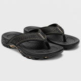 Sandales Décontractées Homme Avec Bride Respirante noires de style tong avec bride respirante perforée, semelle ergonomique antidérapante et design confortable pour les loisirs et les journées d'été.