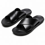 Sandales En Cuir Homme Style Luxe Décontracté avec larges brides croisées en cuir, bout ouvert, semelle confortable et design élégant pour un usage quotidien ou estival.
