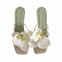 Sandales à Talons avec Fleur, talons carrés effet croco et grandes fleurs blanches décoratives