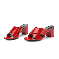 Sandale Talon Femme 5 cm Rouge et Luxueuse en Cuir sur fond blanc